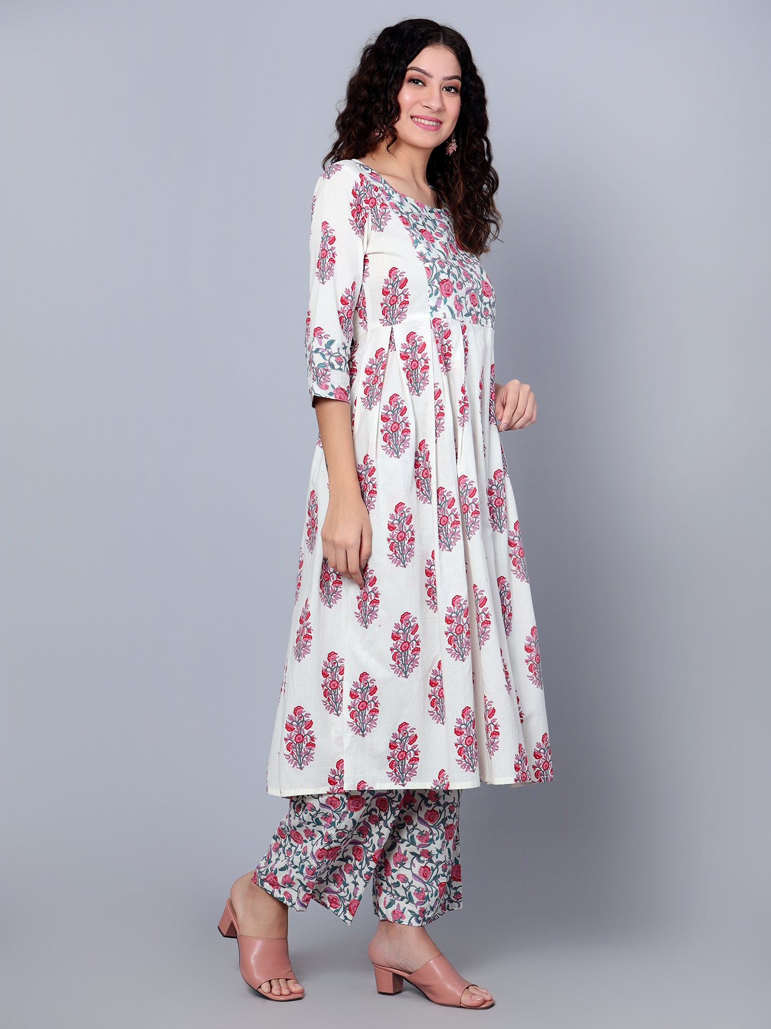 http://www.ecraftindia.intellozene.com/media/import/1Idalia_Website_Images/IKRT0553_3.jpg-3