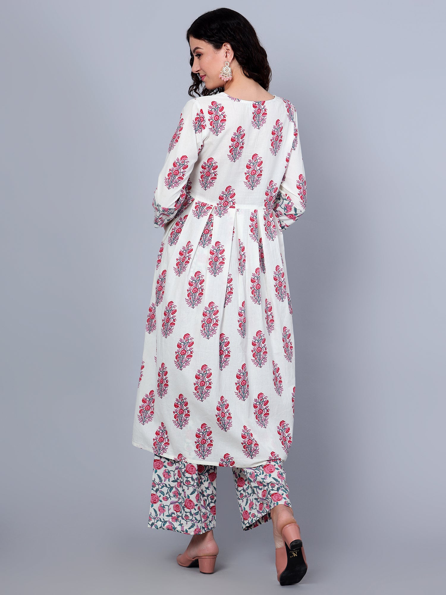 http://www.ecraftindia.intellozene.com/media/import/1Idalia_Website_Images/IKRT0553_4.jpg-4